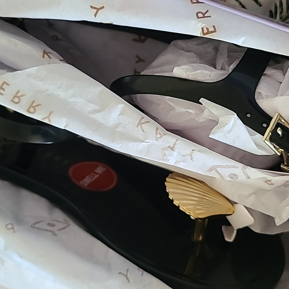 Katy Perry Sandals - Picture 4 of 6